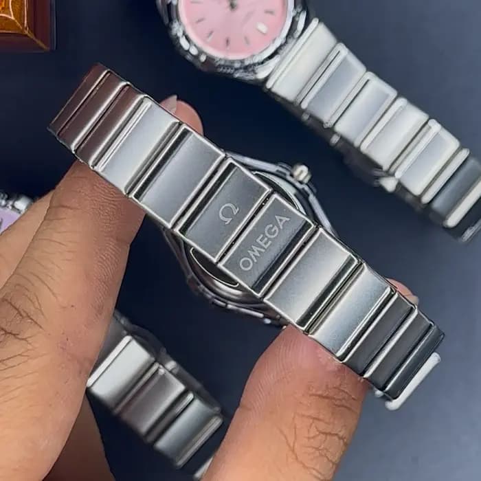 ساعت زنانه امگا کانسلیشن صفحه آبی تیفانی | OMEGA — تصویر ۲