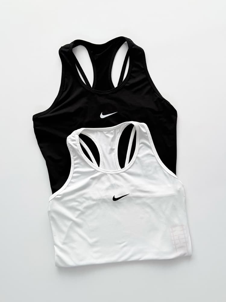 تاپ ورزشی زنانه فلامنت پشت بندی مینیمال نایکی Nike — تصویر ۴
