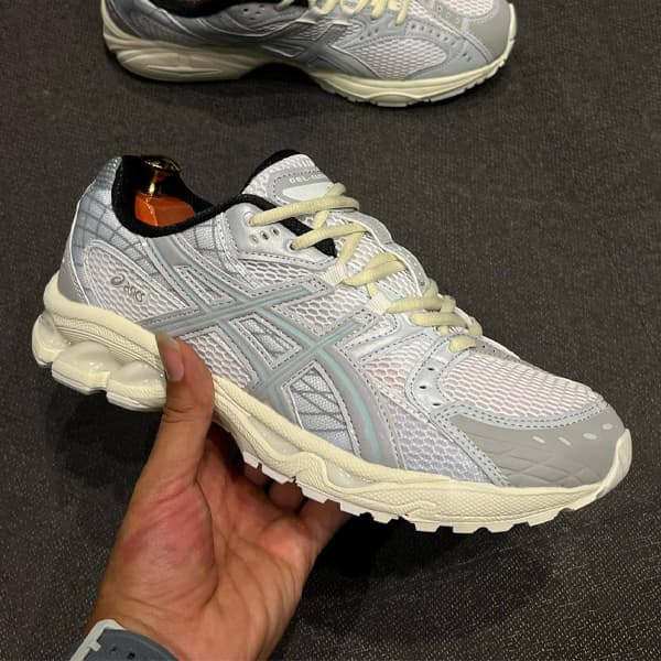 کتونی اسیکس ژل نیمباس 10.1 Asics Gel Nimbus طوسی — تصویر ۲