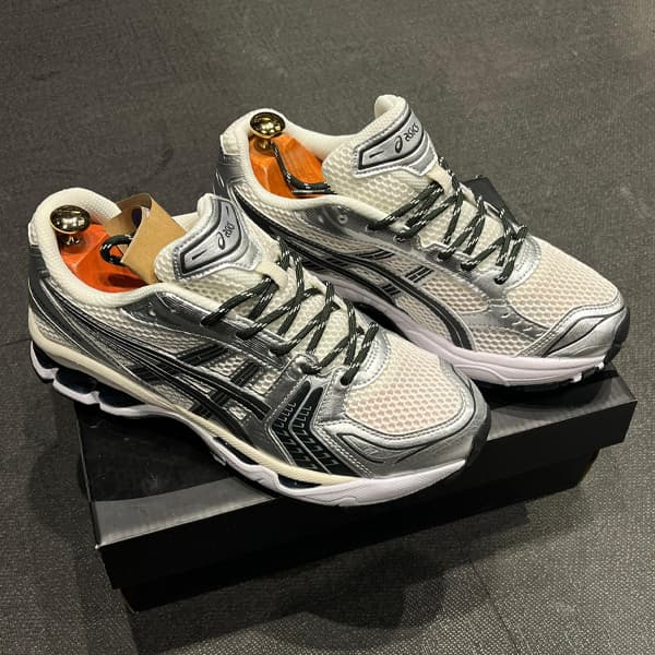 کتونی اسیکس gel kayano 14 نقره‌ای — تصویر ۳