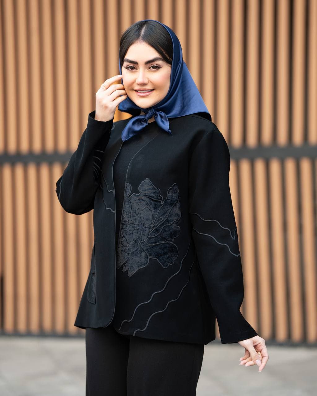 کت بهارا رنگ مشکی از کالکشن بهار ۱۴۰۵