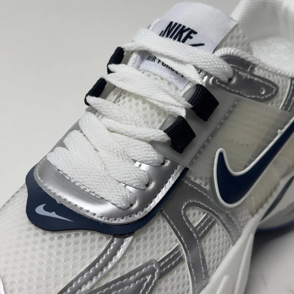 کتونی زنانه نایکی V2K ران سفید سرمه‌ای | Nike V2K Run White Navy — تصویر ۵