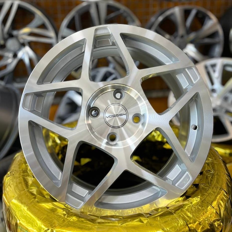 رینگ Vossen ووسن طرح ستاره سایز 16 نقره‌ای