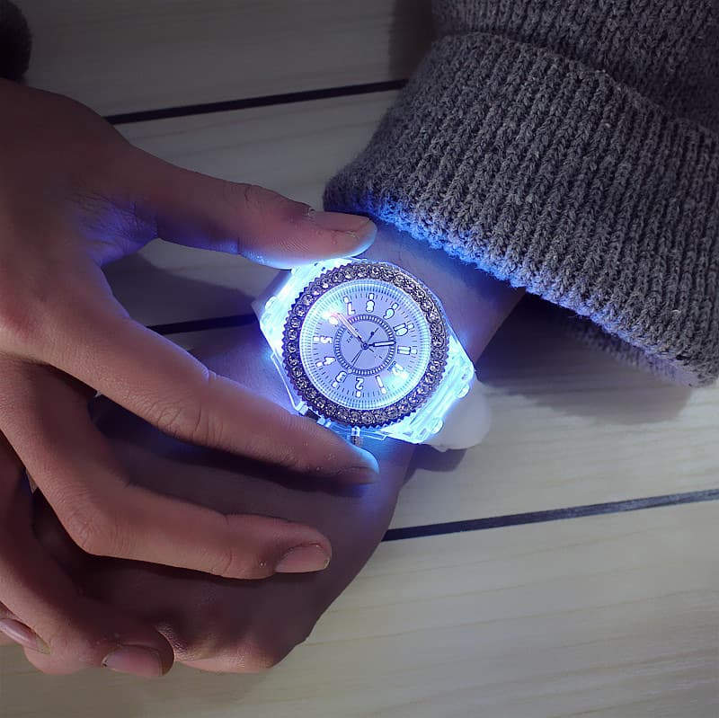 ساعت مچی نگین دار LED دار چند رنگ RGB — تصویر ۳
