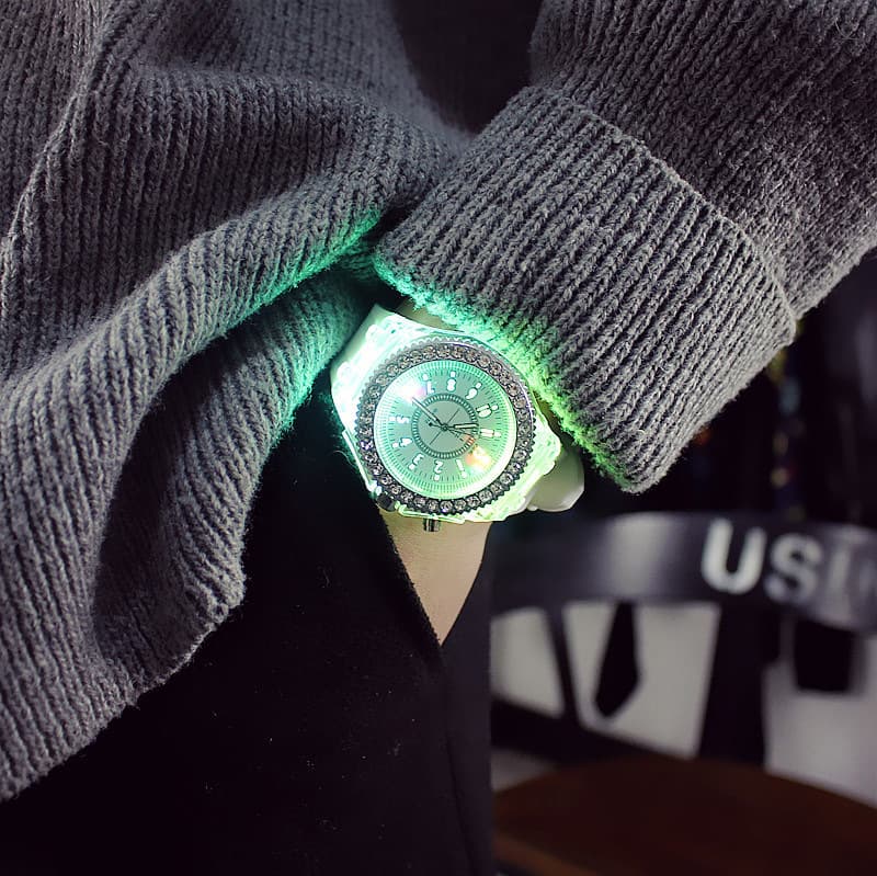ساعت مچی نگین دار LED دار چند رنگ RGB — تصویر ۴