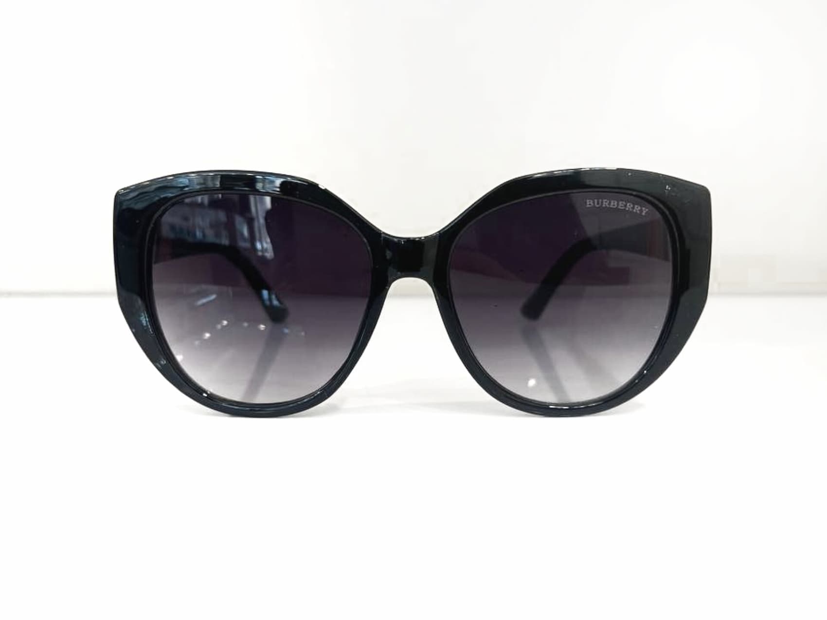 عینک آفتابی زنانهBURBERRYمدل9690 — تصویر ۵