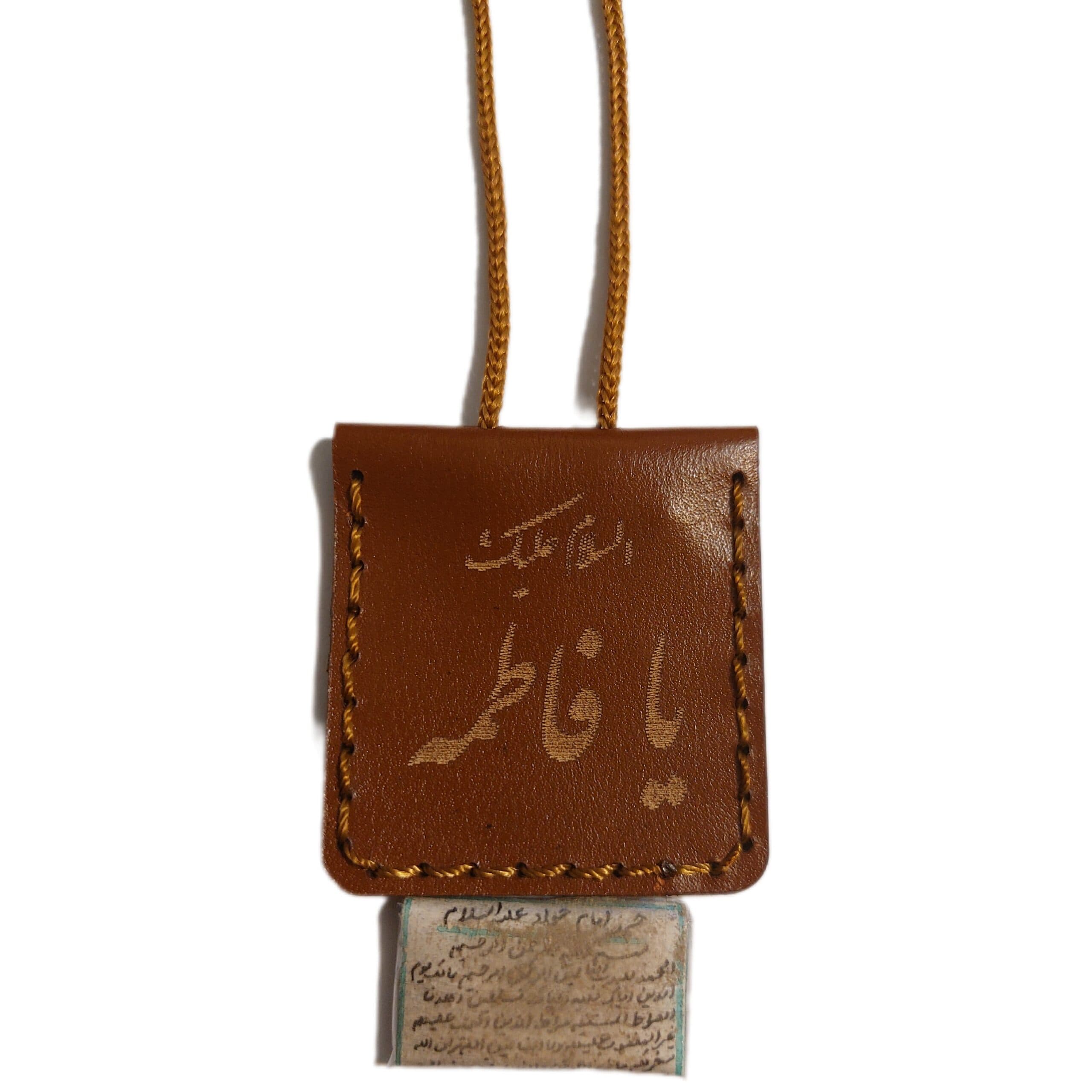 حرز امام جواد علیه السلام روی پوست آهو دستنویس به همراه گردن آویز اسامی اهل بیت طرح دار و تربت کربلا