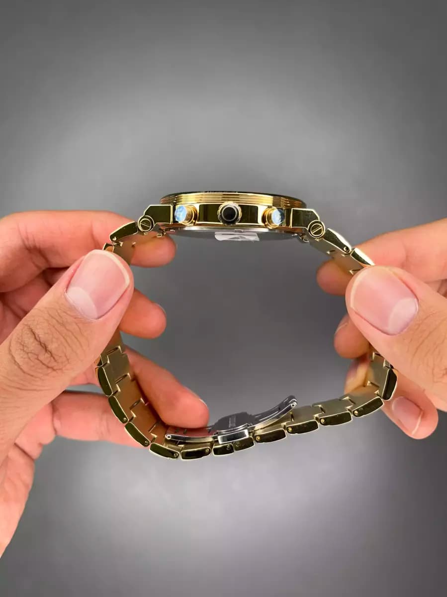 ساعت مچی ورساچه کرونوگراف طلایی صفحه سبز Versace Greca — تصویر ۴