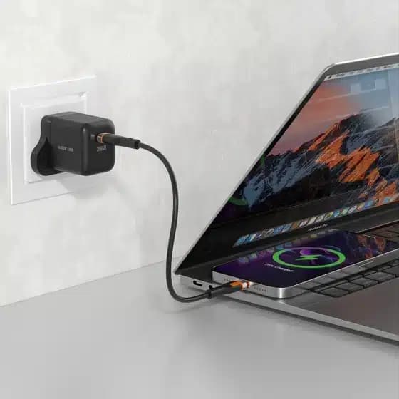 شارژر دیواری 20 وات گرین لاین مدل Ultra Compact GaN +کابل دو سر تایپ سی — تصویر ۳