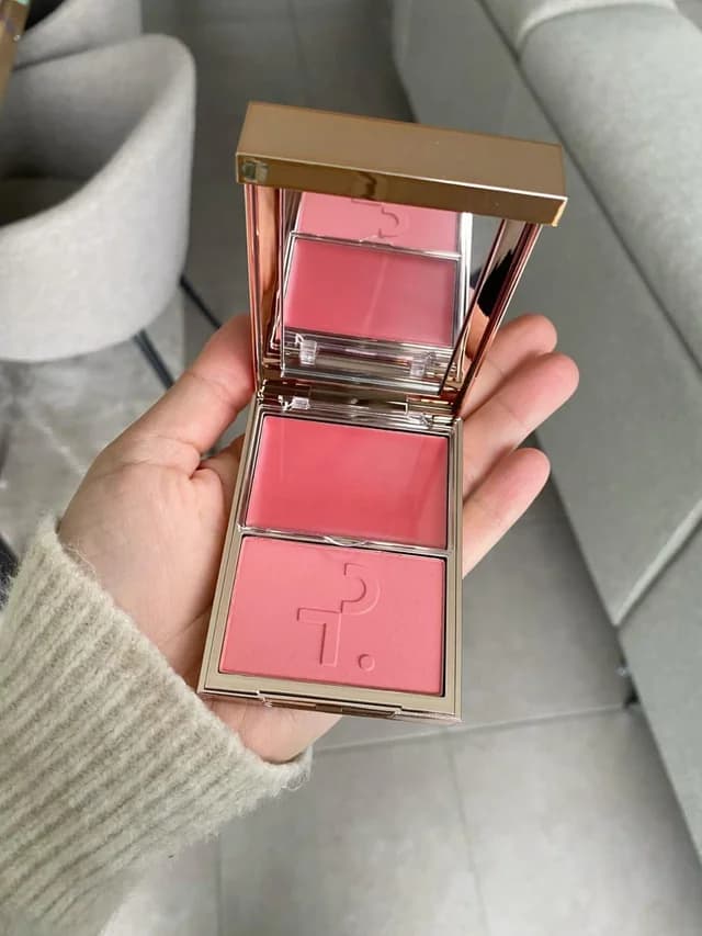 رژگونه دوتایی پاتریک تا رنگ She’s That Girl | Patrick Ta Major Headlines Double-Take Crème & Powder Blush Duo – She’s That Girl — تصویر ۷