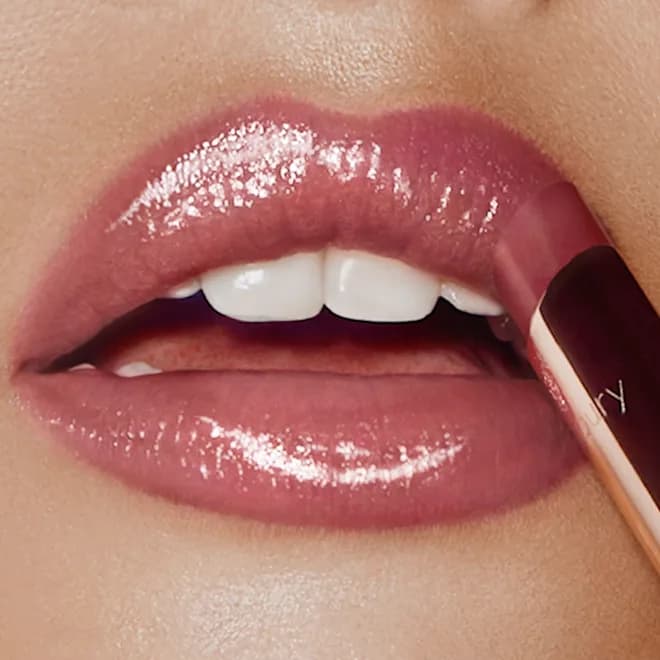 رژ لب براق شارلوت تیلبری سوپراستار لیپس رنگ Pillow Talk فول‌سایز | Charlotte Tilbury Superstar Lips Lipstick – Pillow Talk (1.8g) — تصویر ۳