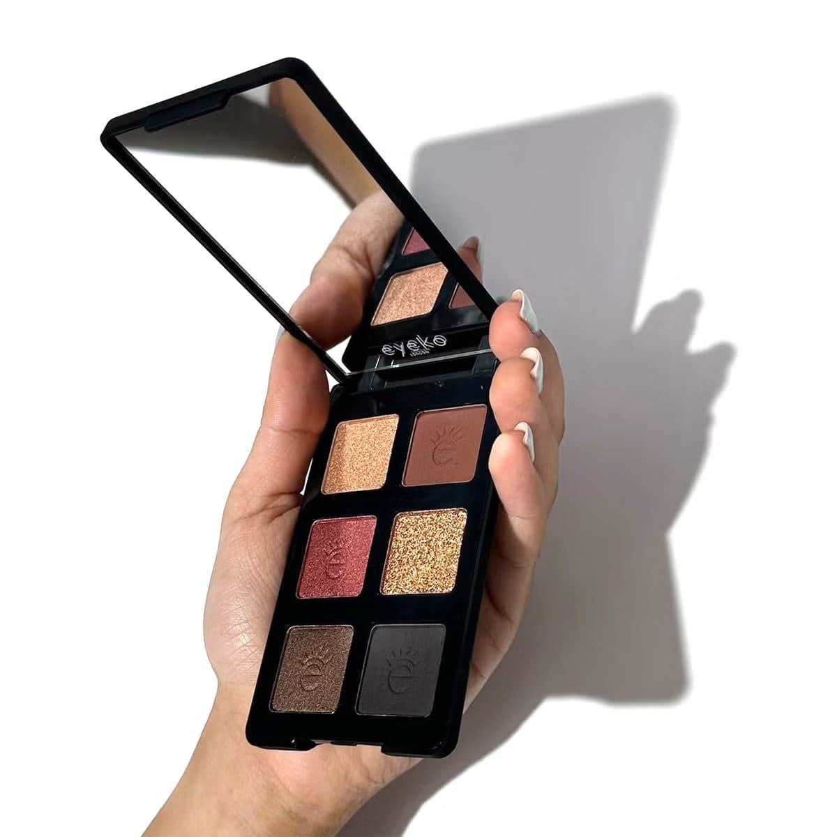 پالت سایه چشم ایکو مدل Limitless Eyeshadow Palette 3 Eyeko Limitless Eyeshadow Palette 3 وزن: ۶ × ۱ گرم (مجموع ۶ گرم)