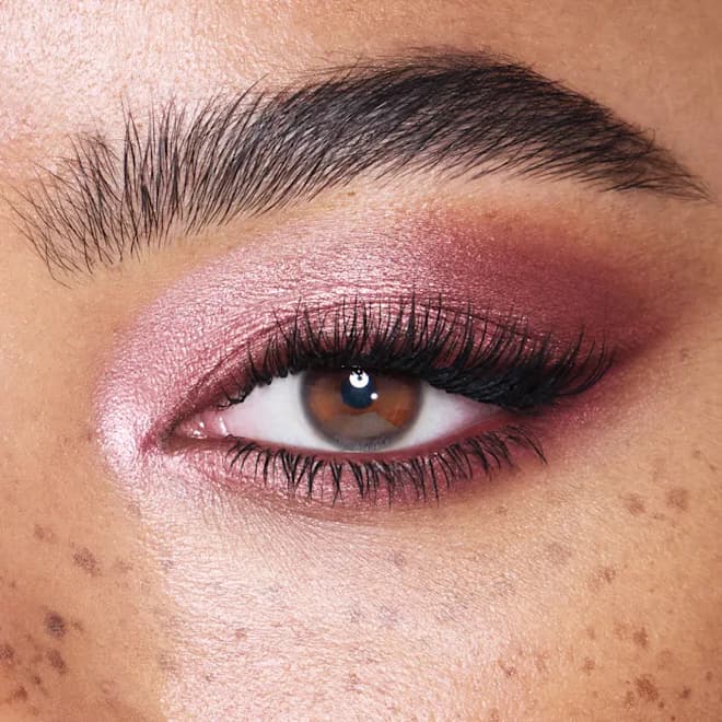 کیت دو عددی سایه مدادی چشم شارلوت تیلبری مدل Eye Enhancing Beauty Secrets رنگ Pillow Talk و Matte — تصویر ۶