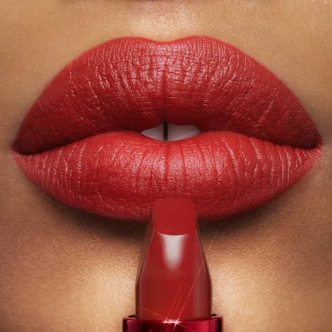 رژلب فول سایز شارلوت تیلبری با جعبه رنگ MARK OF A KISS Charlotte Tilbury MARK OF A KISS MATTE REVOLUTION LUMINOUS MODERN MATTE — تصویر ۵