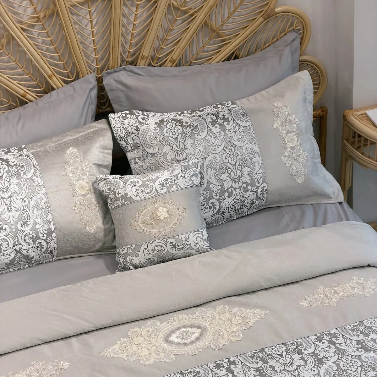 ست رو تختي مدل Dior برند Ozdilim — تصویر ۳