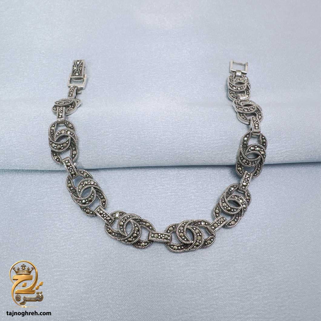 دستبند نقره زنانه سیاه قلم پهن مدل DSW D101