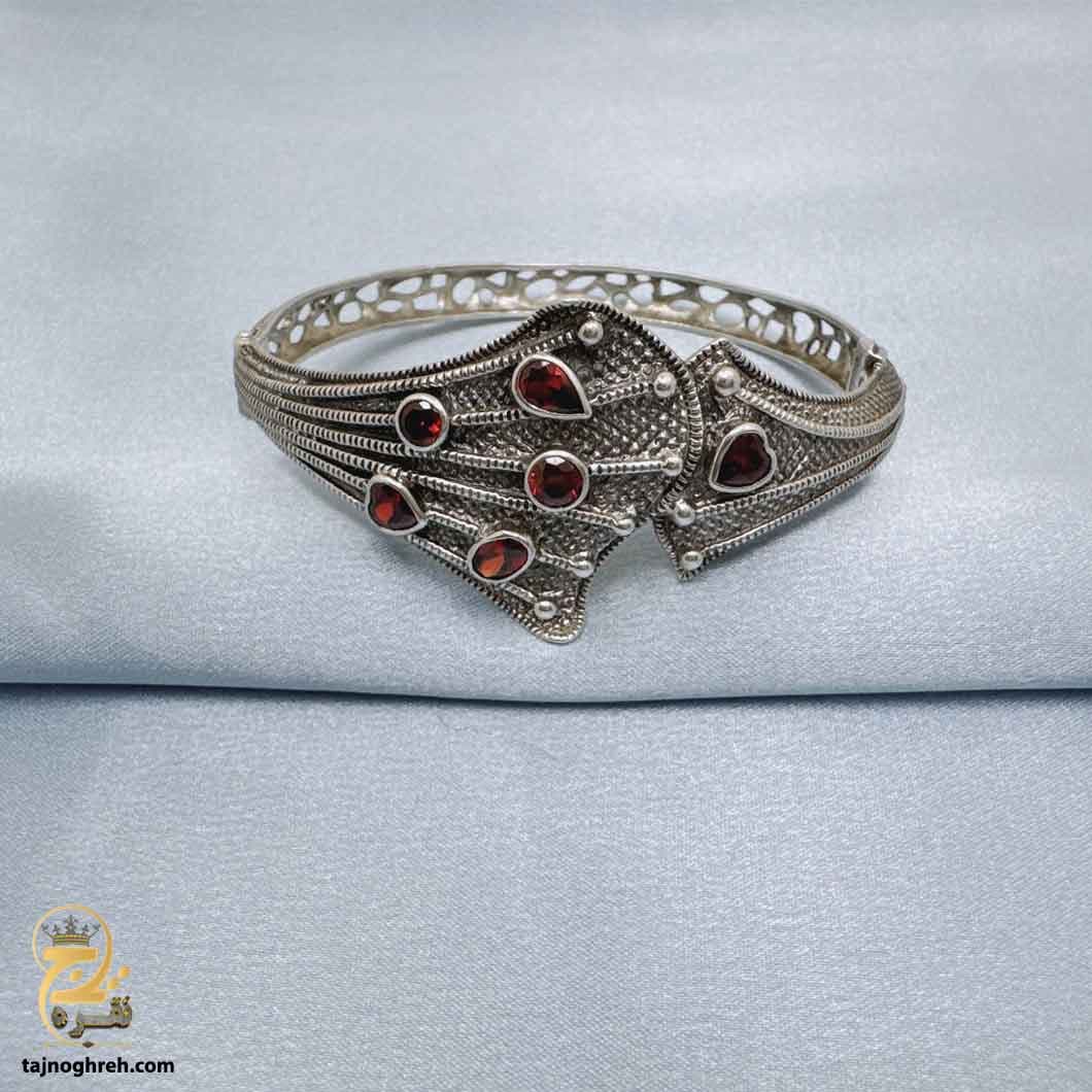 دستبند نقره نگین دار مردانه مدل BSM B117