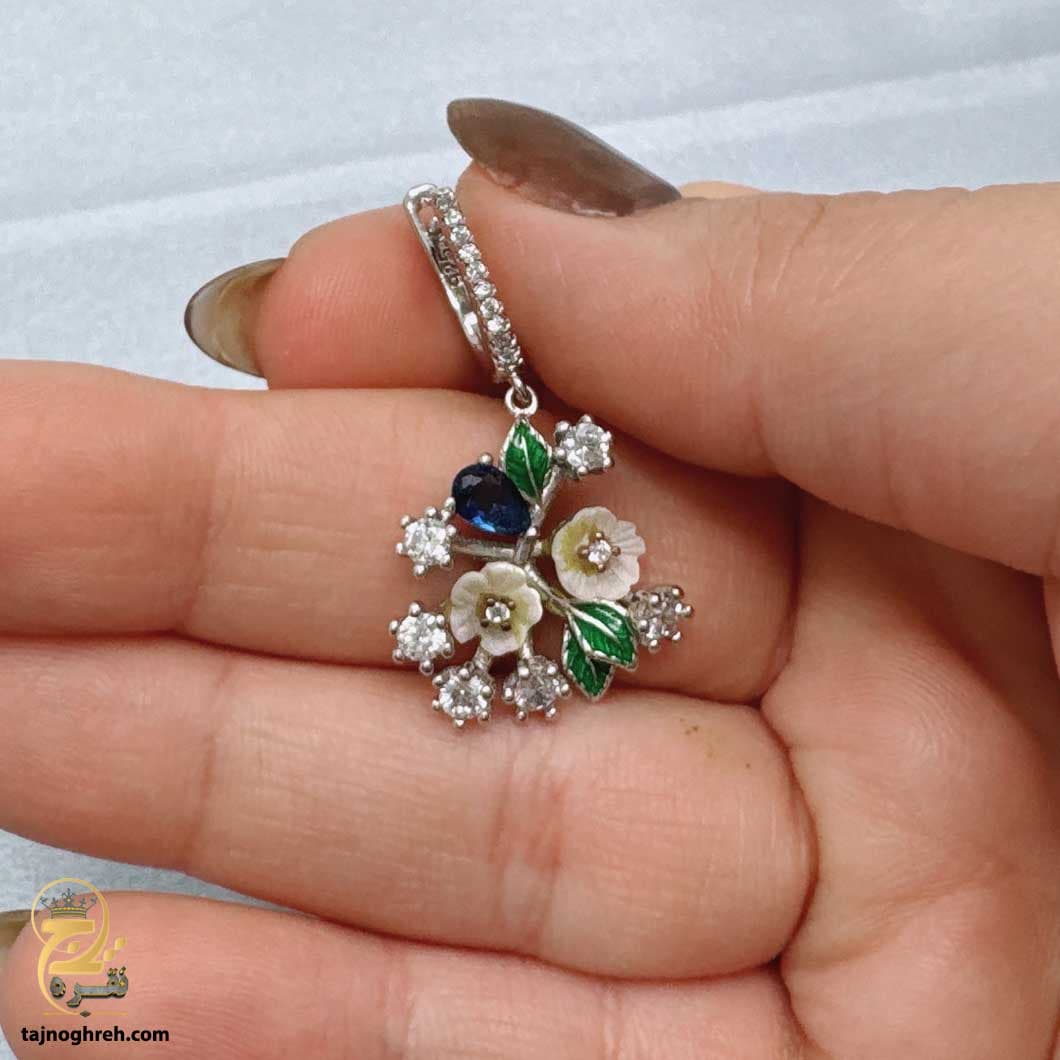 گوشواره نقره عروس طرح گل مدل ESW E110 — تصویر ۴