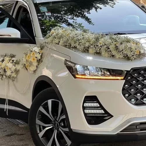 ماشین عروس با گل رز هلندی و مروارید بغل کد 144 — تصویر ۳