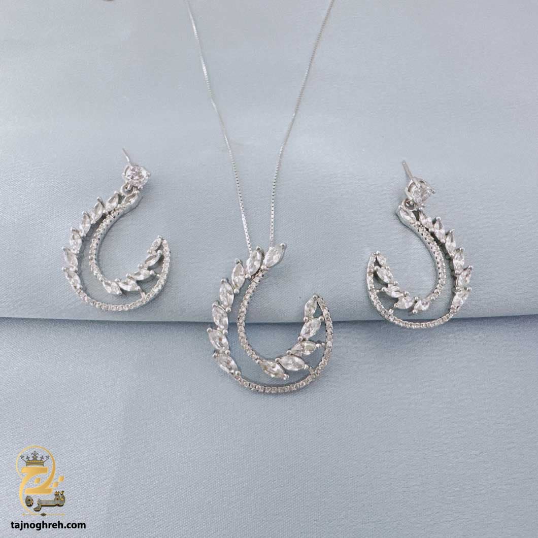 نیم ست نقره زنانه طرح نعل نگین دار مدل NSW N12