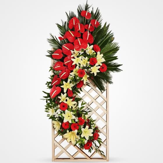 تاج گل مصنوعی با پایه چوبی، برای مراسم ترحیم و تسلیت کد 440 — تصویر ۳