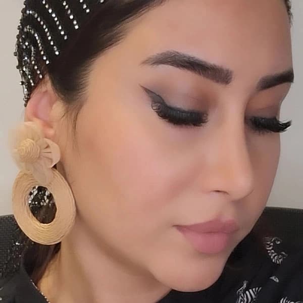 گوشواره کنفی دخترانه زنانه میخی گرد با گل توری رنگ نسکافه ای