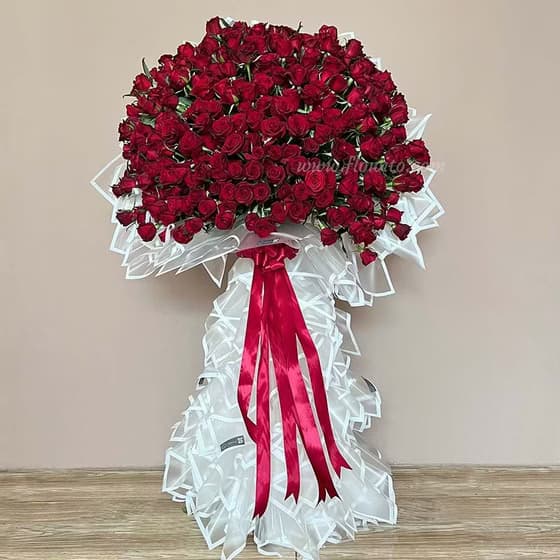 دسته گل جاینت رز هلندی قرمز کد 496 — تصویر ۲