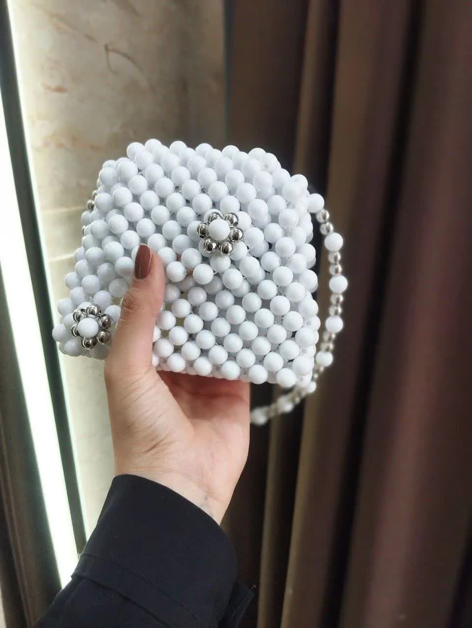 کیف طرح گل سفید نقره ای