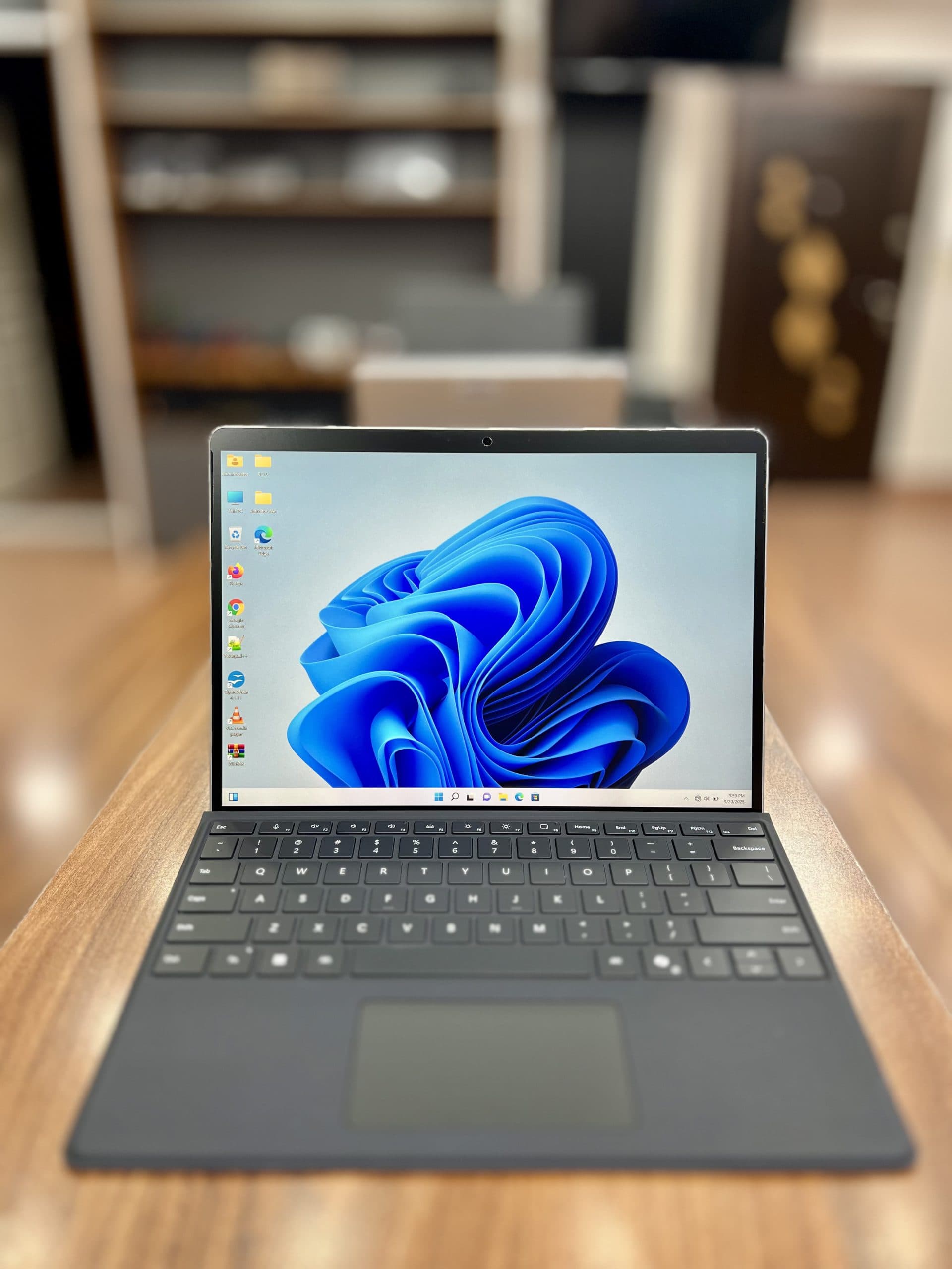 تبلت 13 اینچی مایکروسافت مدل Microsoft Surface Pro 9 i7-1265U 16GB 1TB SSD