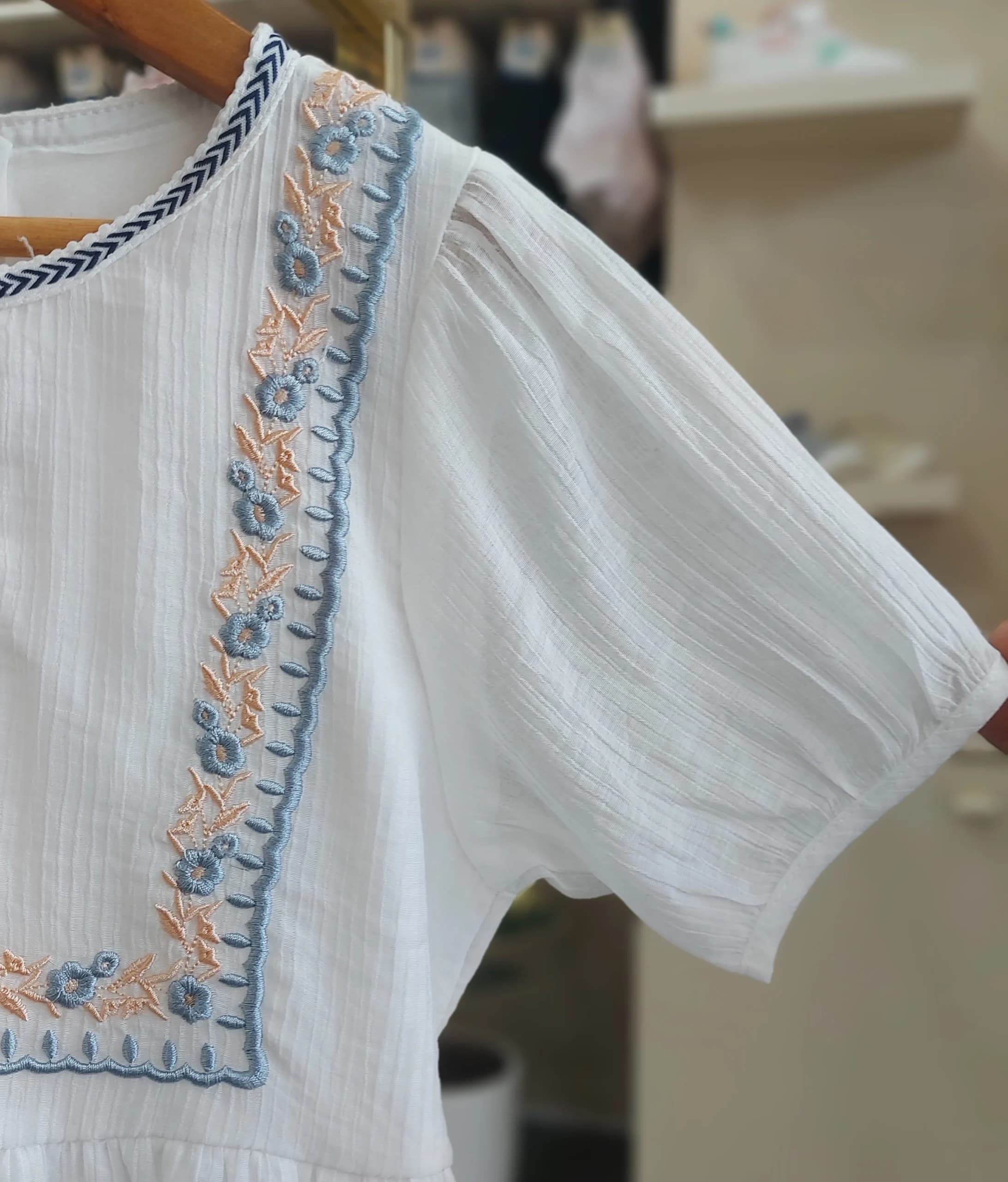 سارافون دخترانه حریر گلدوزی — تصویر ۴