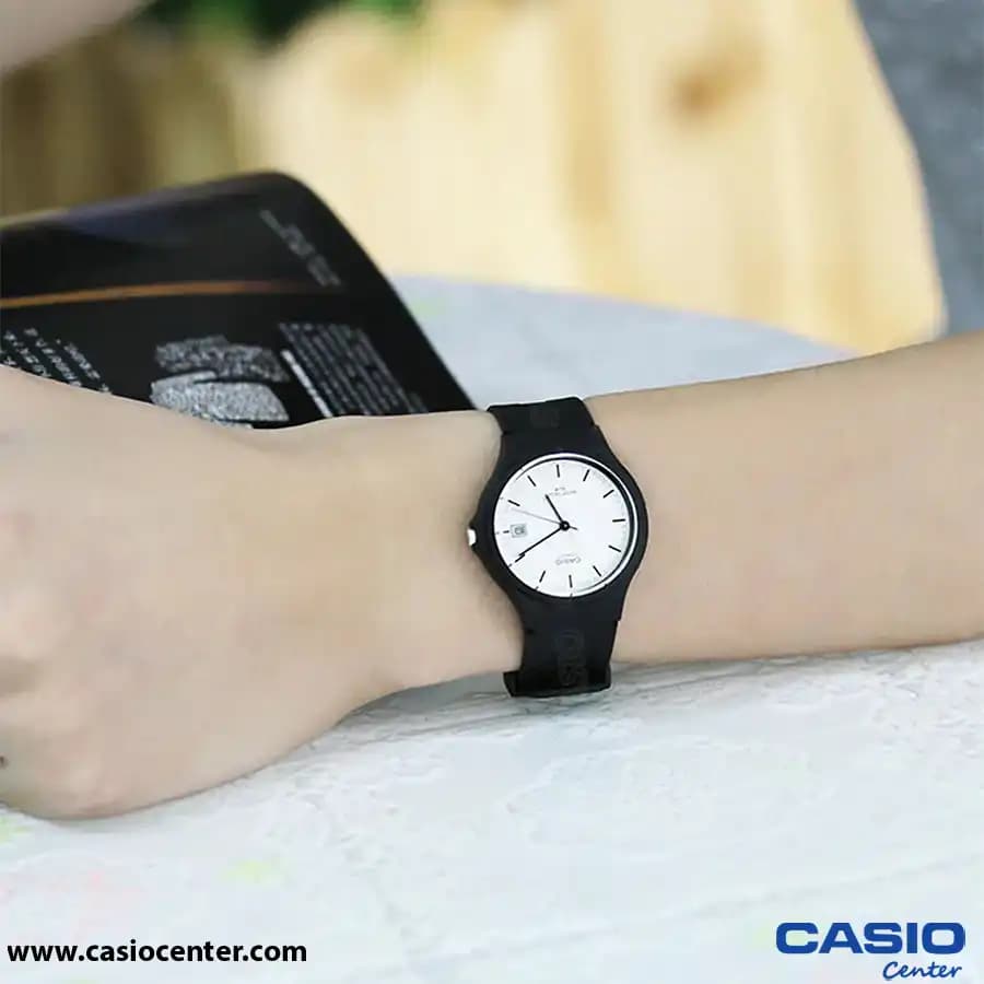 ساعت مچی زنانه کاسیو اصل مدل MW-240-7E — تصویر ۵