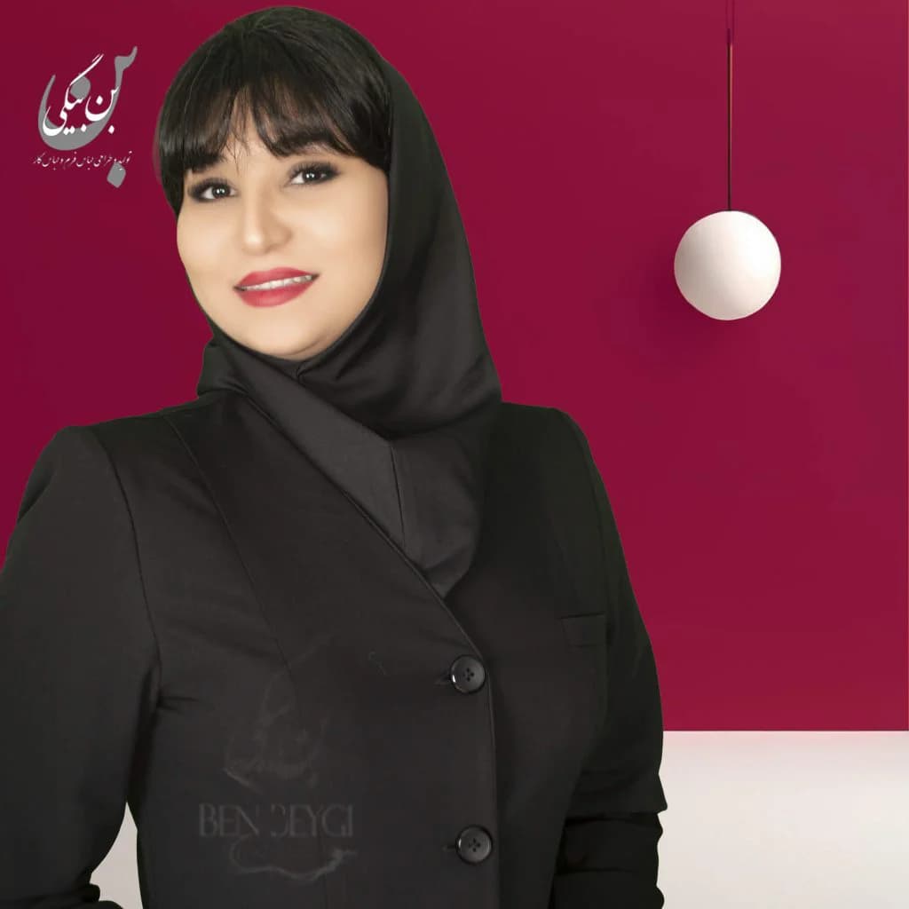 مانتو شلوار اداری مشکی پارچه فیونا پنج دکمه یقه هفت مغزی دوزی کد 33466 — تصویر ۴