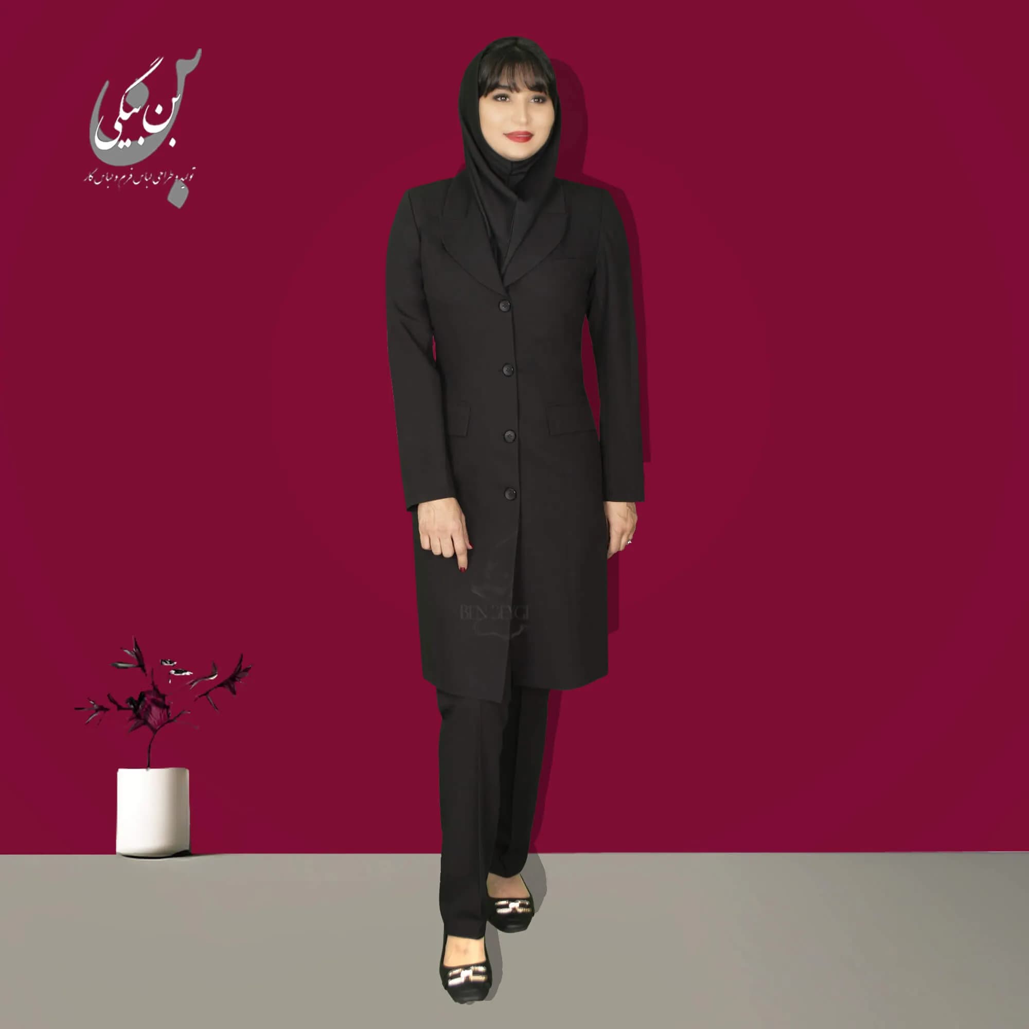 مانتو شلوار اداری مشکی چهار دکمه یقه بلیزر پارچه فیونا کد 33442 — تصویر ۵