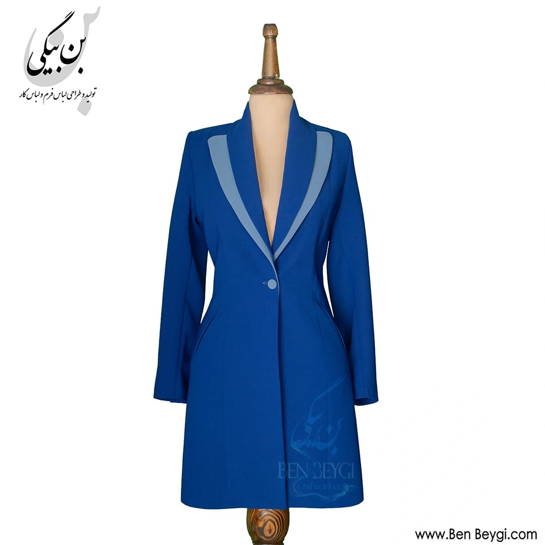 مانتو شلوار اداری سرمه ای خرج کار آبی روشن یقه دابل آرشال تک دکمه پارچه کنزو کد 34212 — تصویر ۷