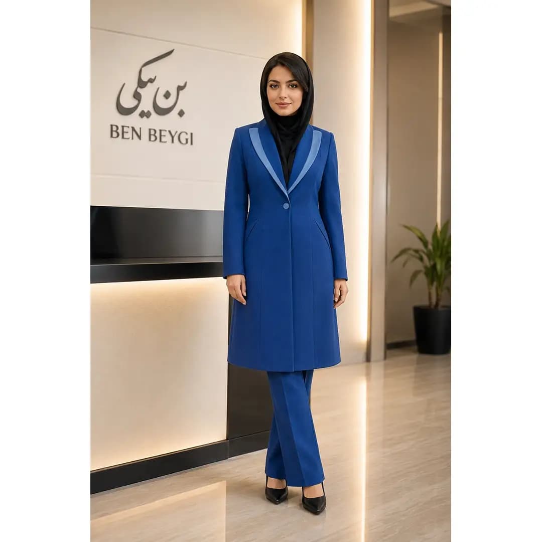 مانتو شلوار اداری سرمه ای خرج کار آبی روشن یقه دابل آرشال تک دکمه پارچه کنزو کد 34212 — تصویر ۸