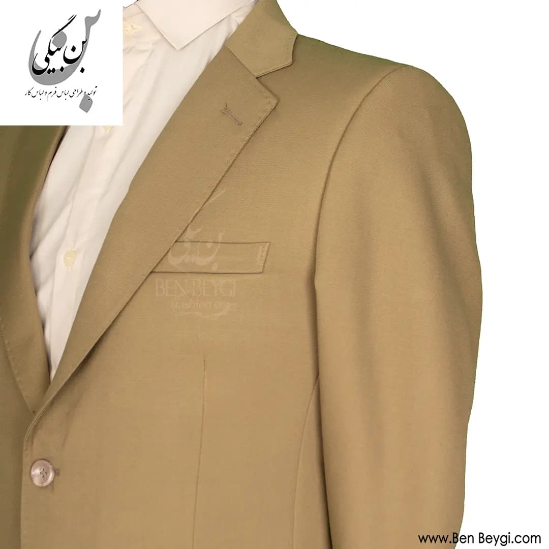 کت شلوار مردانه اداری پارچه فاستونی 55-45 رنگ کرم یقه انگلیسی دو دکمه دو چاک [سریال قهوه پدری آقای مهران مدیری] کد 35067 — تصویر ۶