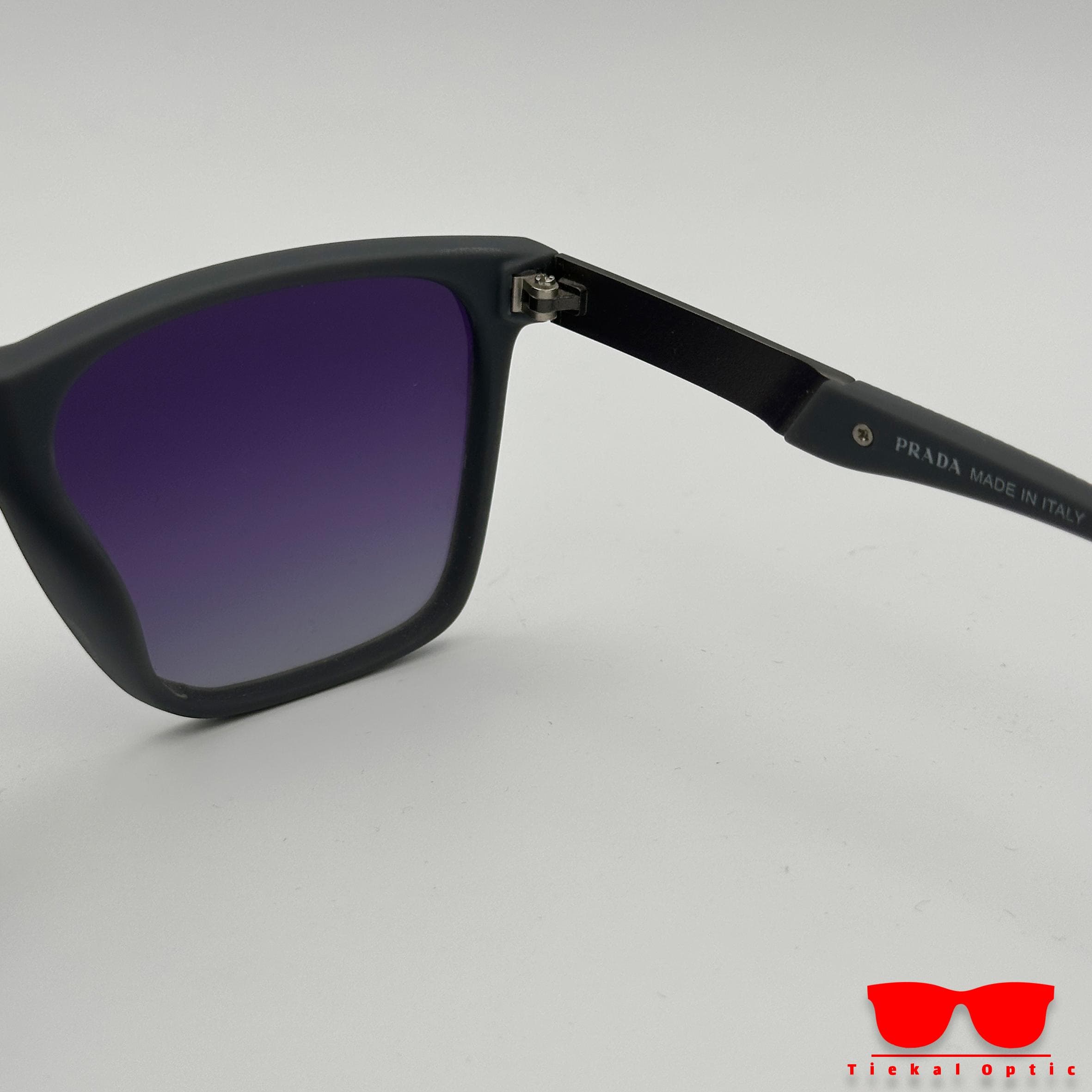 عینک آفتابی برند PRADA مدل P2210 — تصویر ۴