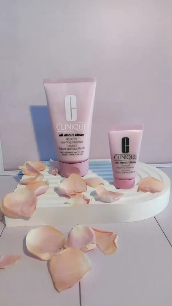 فوم شستشوی صورت کلینیک مخصوص پوست چرب و چرب مختلط 150ML — تصویر ۲