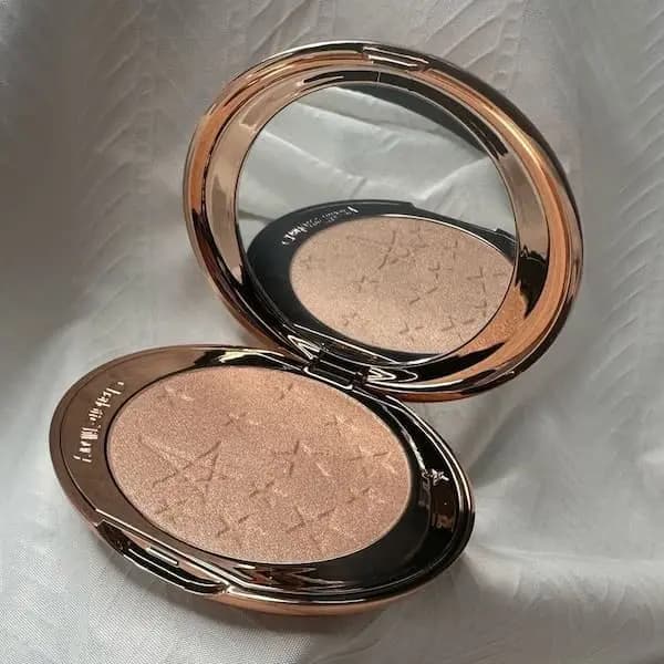 هایلایتر پودری شارلوت تیلبری رنگ pillow talk glow