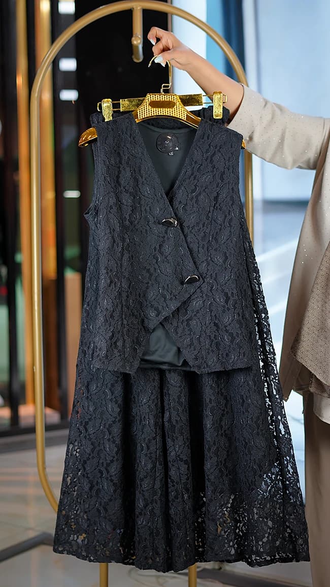 ست جلیقه و دامن شلواری مجلسی گیپور ویولت مشکی