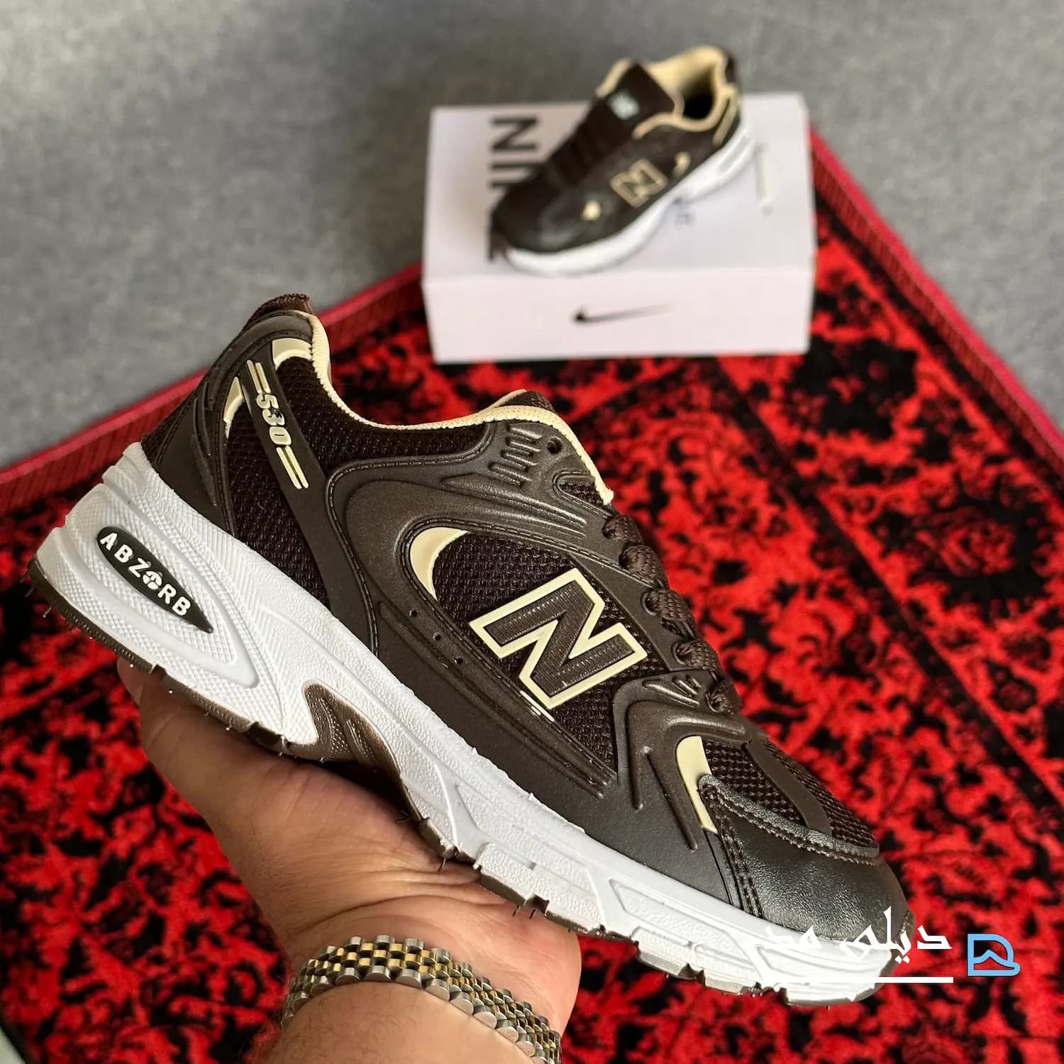 کتانی زنانه نیوبالانس 530 قهوه ای کرم سفید | newbalance 530 — تصویر ۳