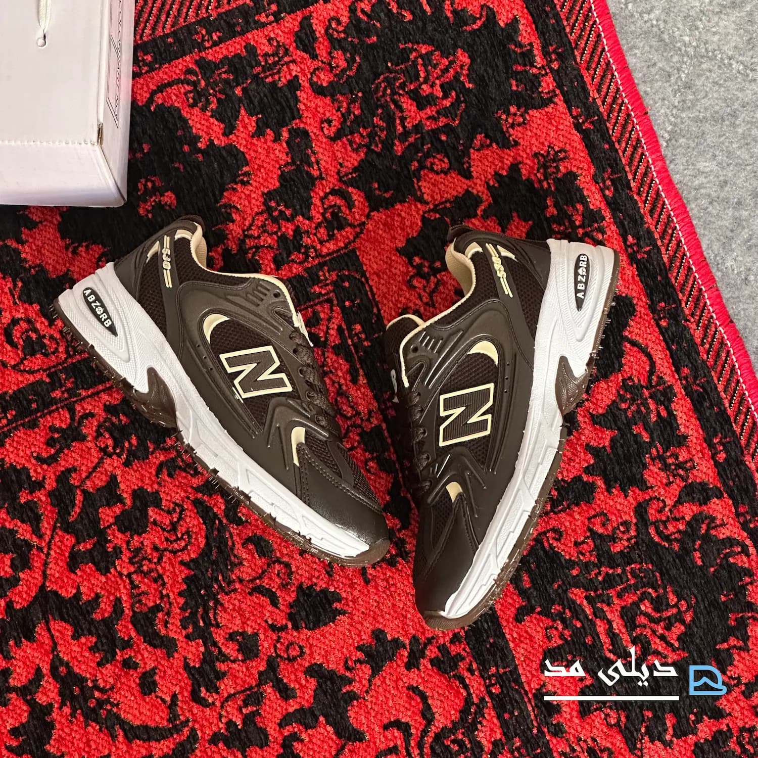 کتانی زنانه نیوبالانس 530 قهوه ای کرم سفید | newbalance 530 — تصویر ۴