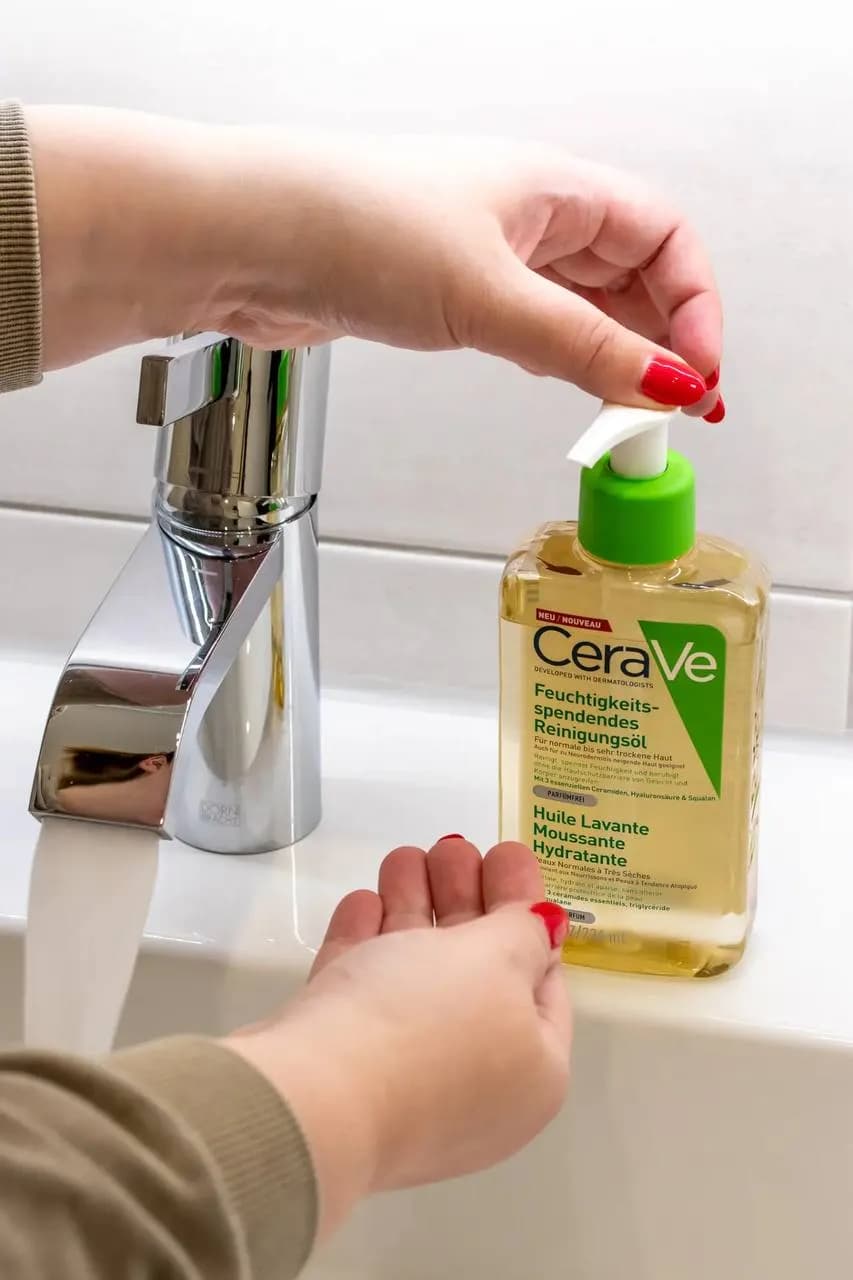 فوم شستشوی روغنی آبرسان سراوی Cerave — تصویر ۵