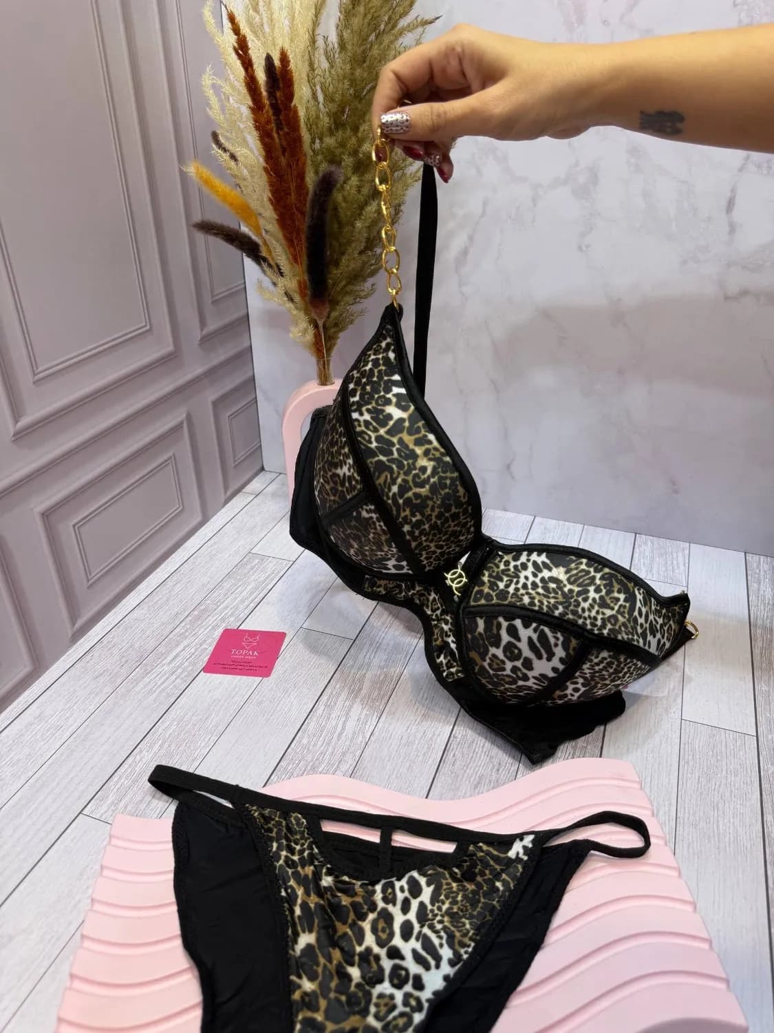 ست شورت و سوتین ابری نازک فنردار بند زنجیری طرح پلنگی — تصویر ۳