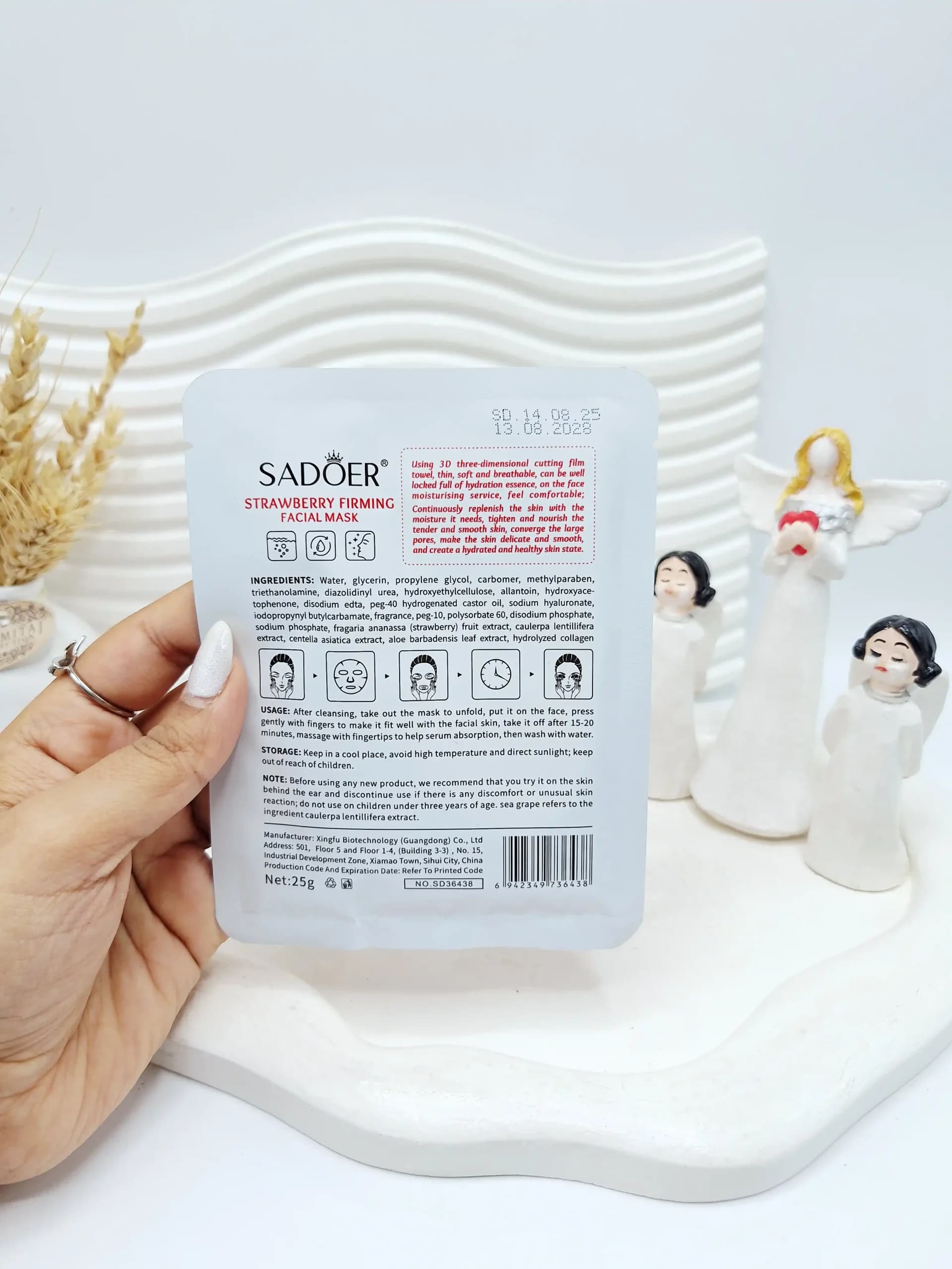 ماسک ورقه ای آبرسان رایحه توت فرنگی طرح دختر برند SADOER