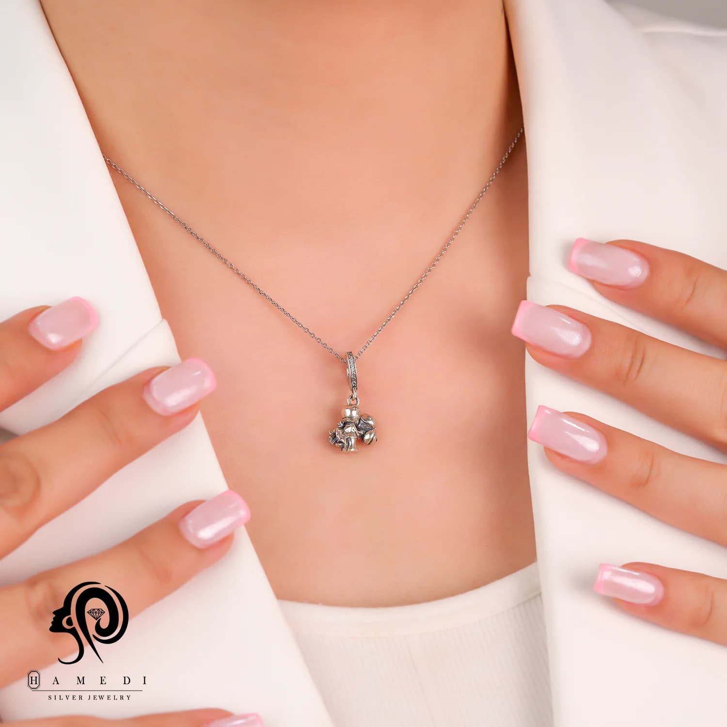 مدال نقره زنانه طرح عروس و داماد مدل MPCA 5 — تصویر ۳