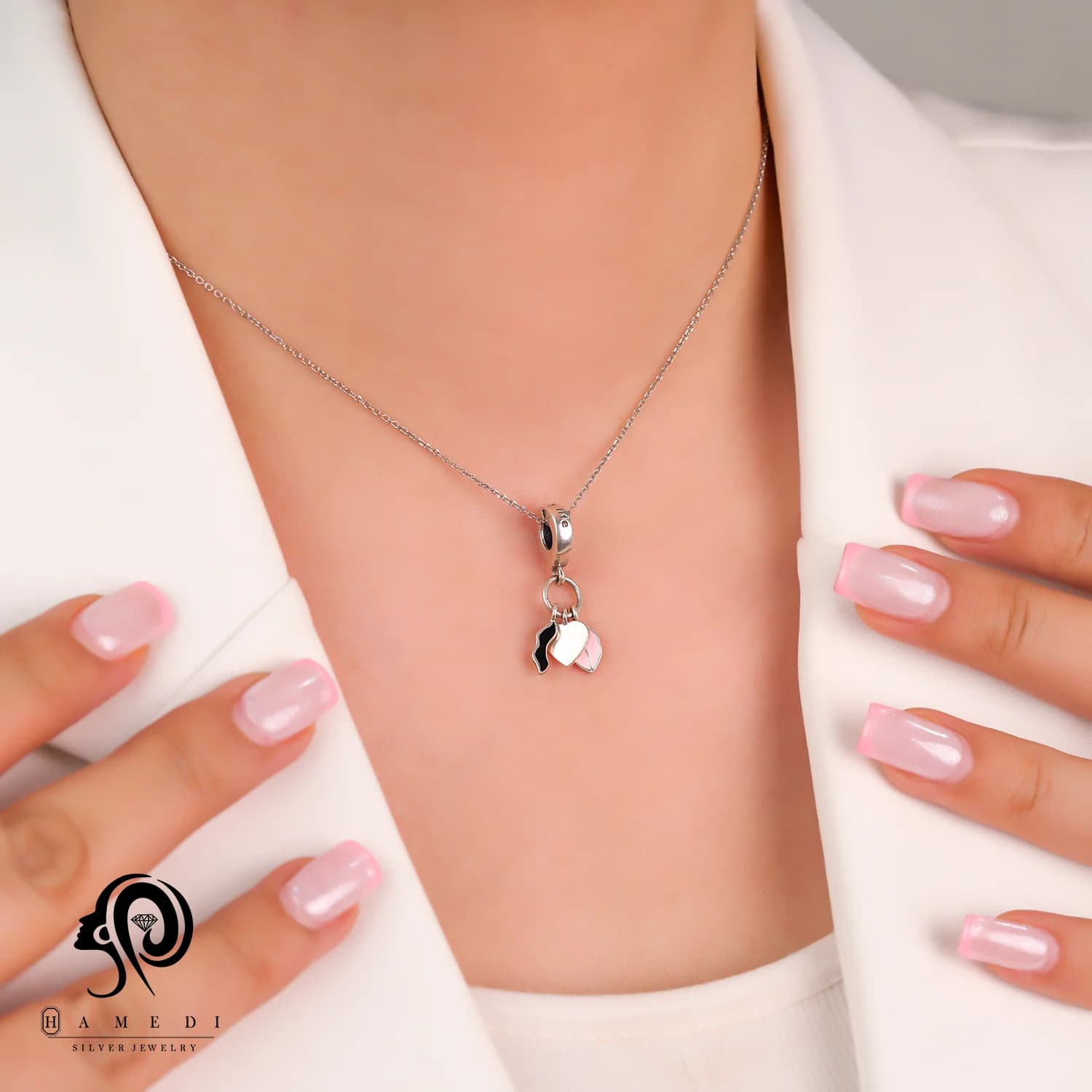 مدال نقره زنانه طرح قلب و لب مدل MPCA 42 — تصویر ۳