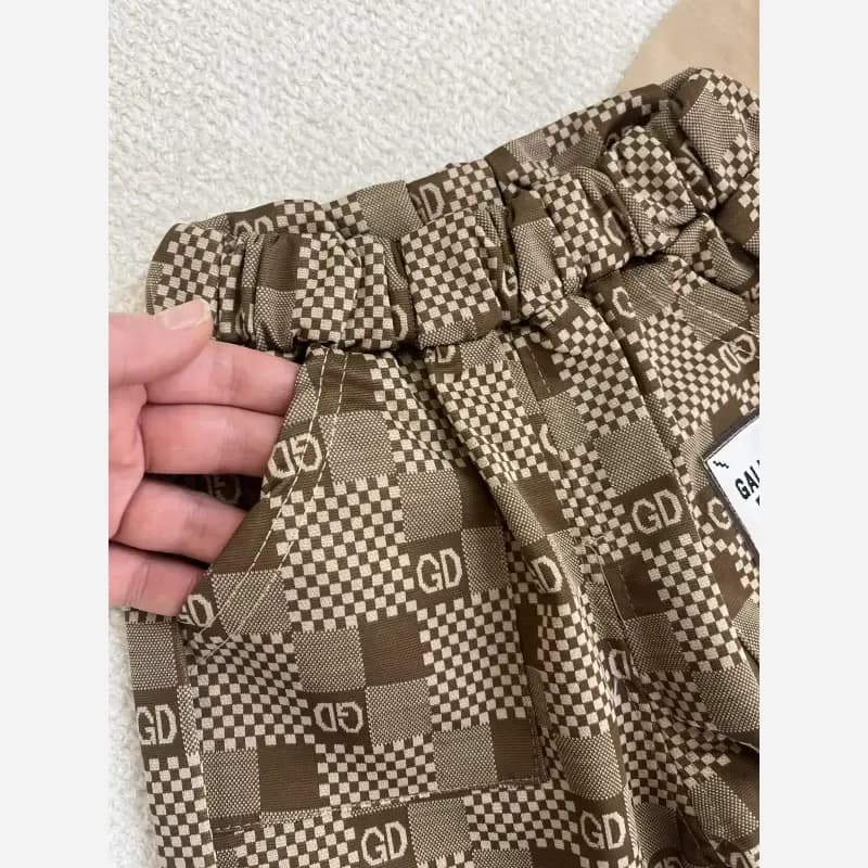 ست تیشرت و شلوارک دخترانه طرح گوچی اورجینال مناسب 9 ماه تا 4 سال — تصویر ۹