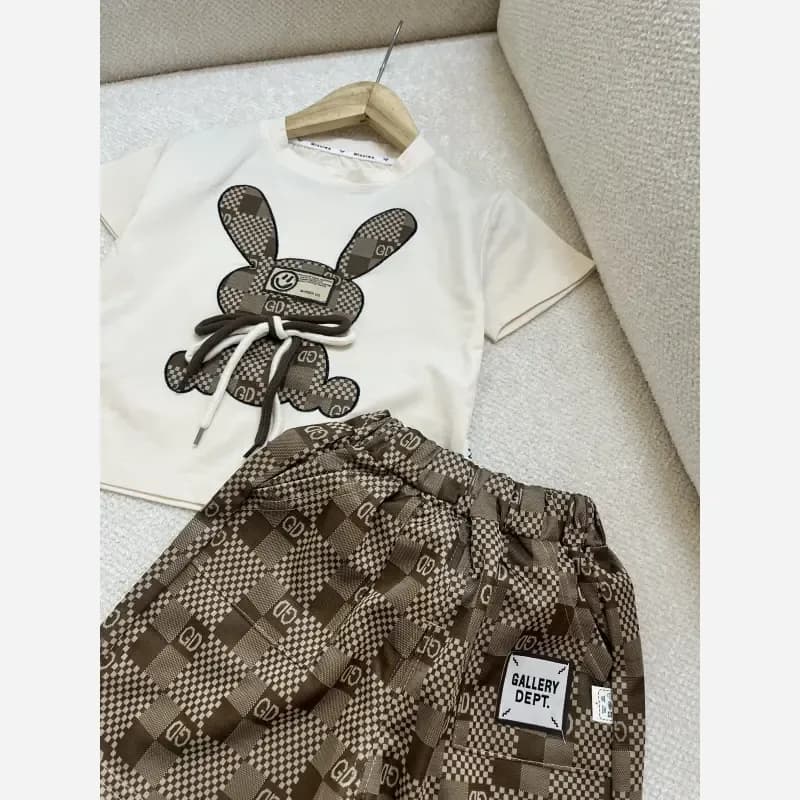 ست تیشرت و شلوارک دخترانه طرح گوچی اورجینال مناسب 9 ماه تا 4 سال — تصویر ۶