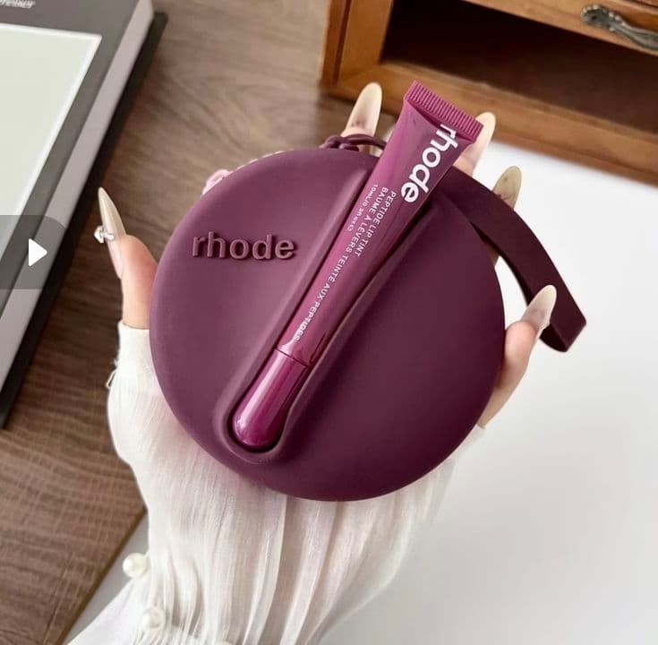کیف لوازم آرایشی مدل rhode به همراه رژ لب — تصویر ۳